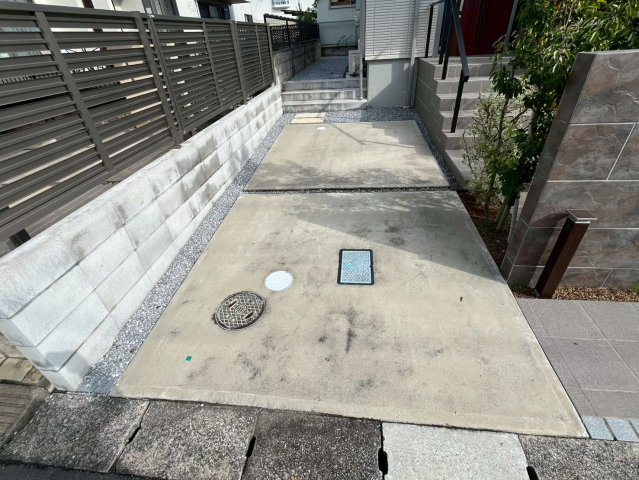 新富町戸建の駐車場