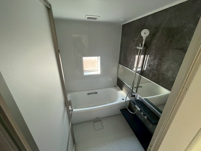 新富町戸建の浴室