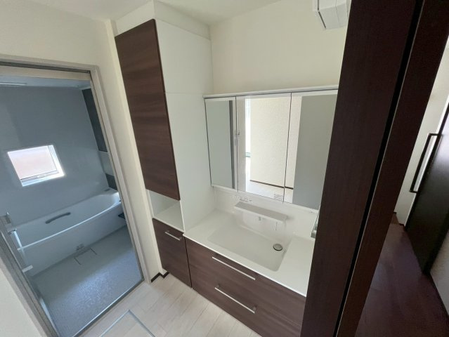 新富町戸建の洗面所