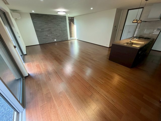 新富町戸建の居間・リビング