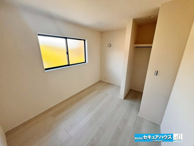 【今からご案内可能】東海市加木屋町宮ノ脇 全1棟の洋室|【洋室】
◆お子様のお部屋や主寝室、来客時の宿泊室、趣味のお部屋としてもご利用いただけます♪