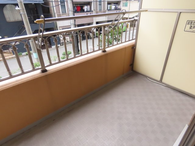 大阪市淀川区塚本２丁目の賃貸マンションのバルコニー
