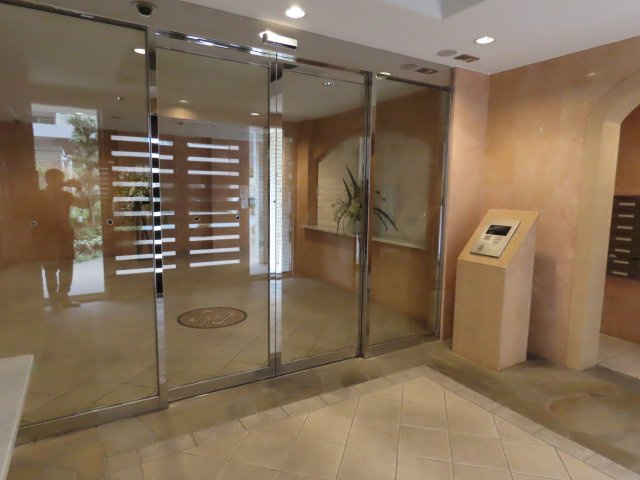 大阪市淀川区塚本２丁目の賃貸マンションのエントランス