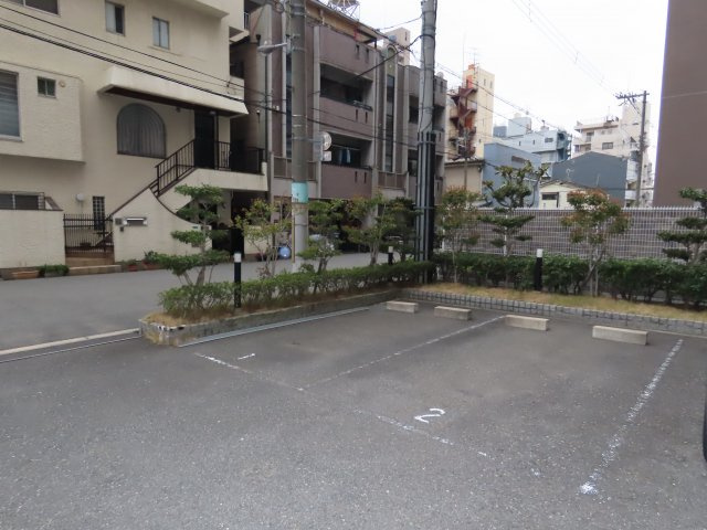 大阪市淀川区塚本２丁目の賃貸マンションの駐車場