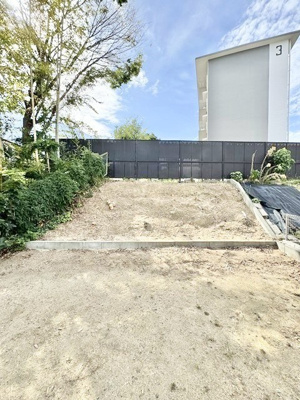 【庭】 | 枚方市茄子作1丁目戸建 | 庭には十分なスペースがあります。物置だけでなくプールやバーベキューをするスペースまでございます。