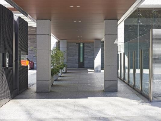 港区赤坂２丁目の賃貸マンションのエントランス| 