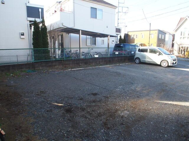 ウイングＫの駐車場