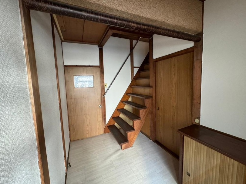 中道５丁目　中古戸建　収益の玄関