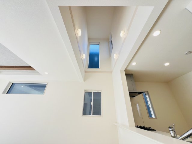 知多市八幡深山口50番60『仲介手数料無料』新築戸建ての居間・リビング