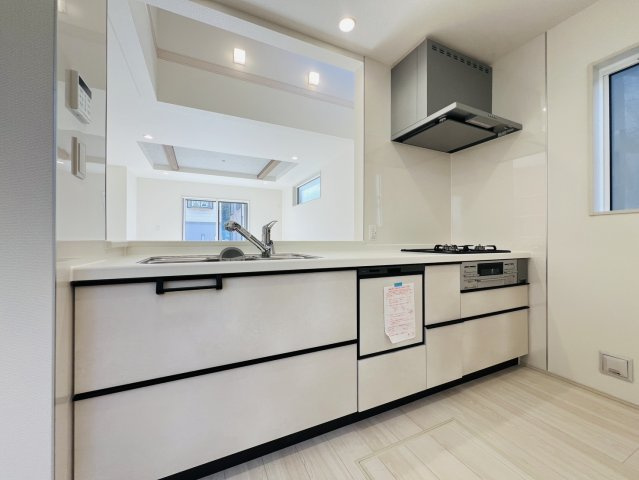 知多市八幡深山口50番60『仲介手数料無料』新築戸建てのキッチン