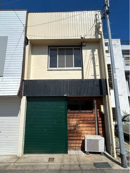ヨコマチFOUR STORESの外観