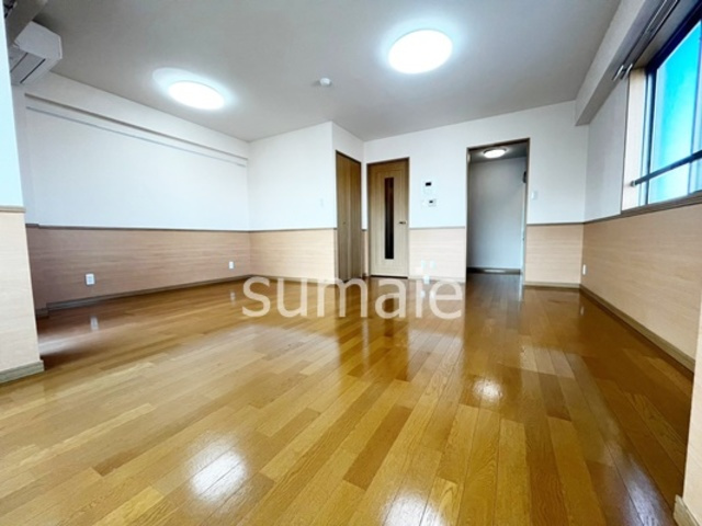 Grand Chariotの寝室|きれいなフローリング