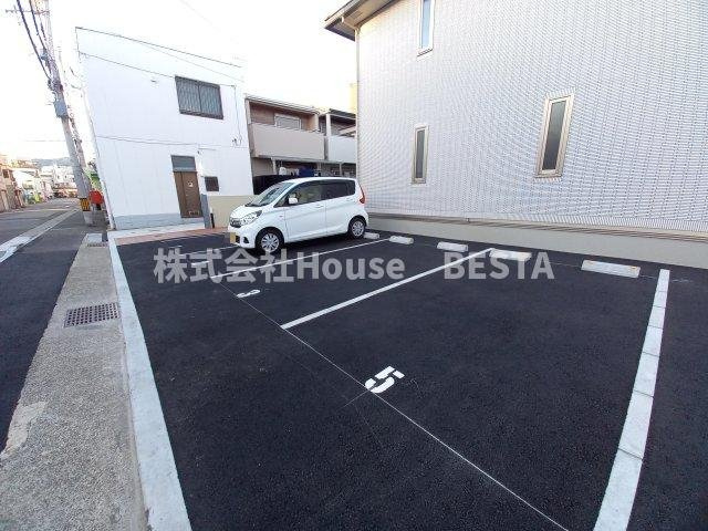 ハーバーコート神戸の駐車場