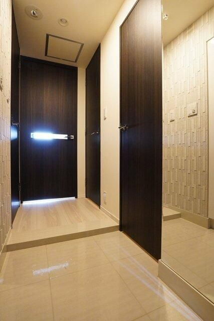 ドゥ・トゥール　イースト棟の玄関