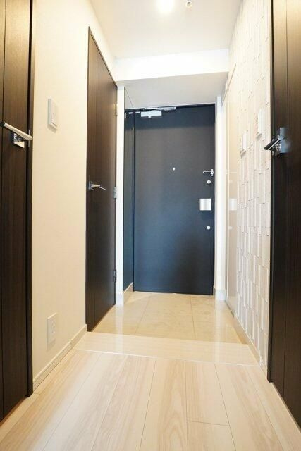 ドゥ・トゥール　イースト棟の玄関