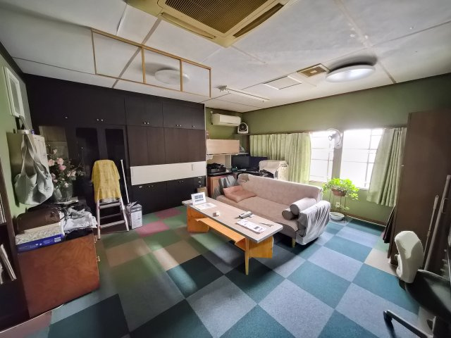 角柄　住居付き倉庫　　の内装