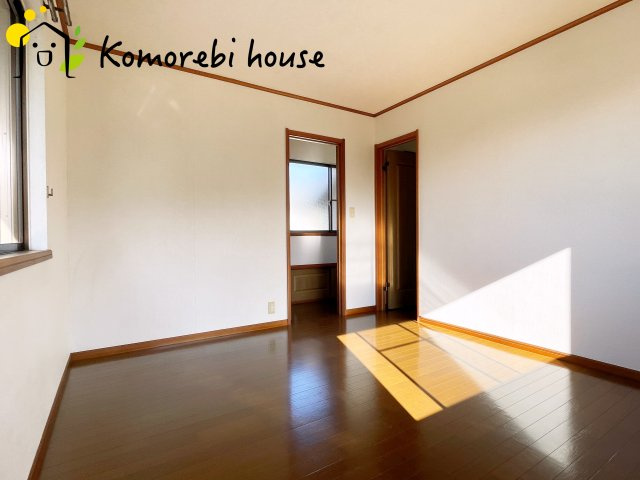 白岡市新白岡　中古一戸建ての洋室|落ち着いた色調の洋室です