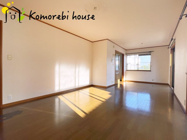 白岡市新白岡　中古一戸建ての居間・リビング|ゆったり過ごせるリビングです