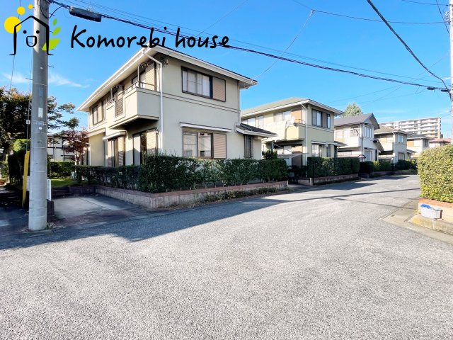 白岡市新白岡　中古一戸建ての前面道路含む現地写真|前面道路含む現地写真です