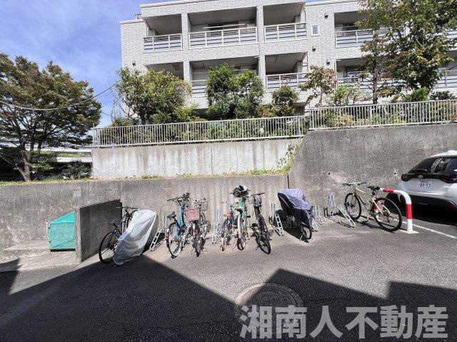 藤沢藤が岡ハウスの駐輪場