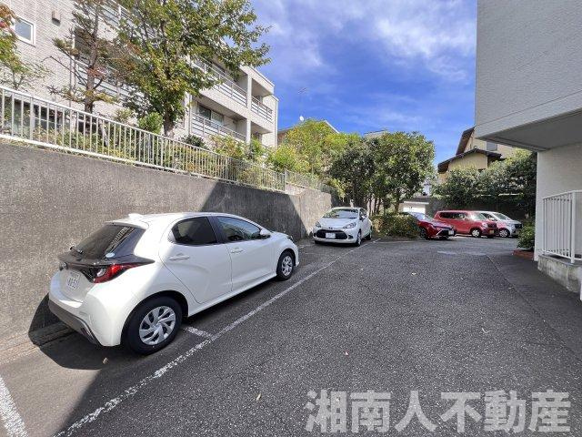 藤沢藤が岡ハウスの駐車場