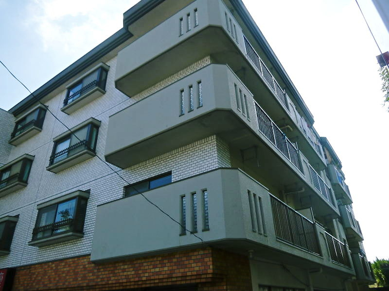 シーズンコート植田南の外観