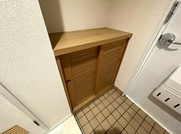 シーズンコート植田南の玄関