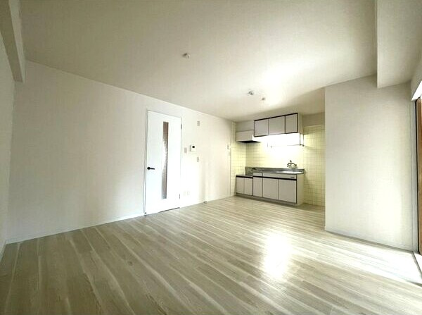 シーズンコート植田南の居間・リビング