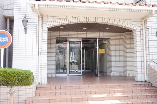 ライフピア草加松原Ⅱコンフォートのエントランス