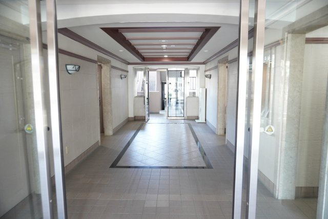 ライフピア草加松原Ⅱコンフォートのエントランス