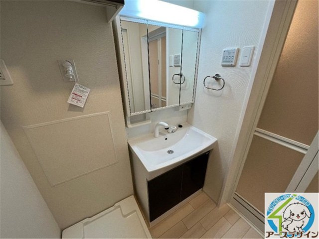 ルミナスピュア神戸の独立洗面台|パース写真