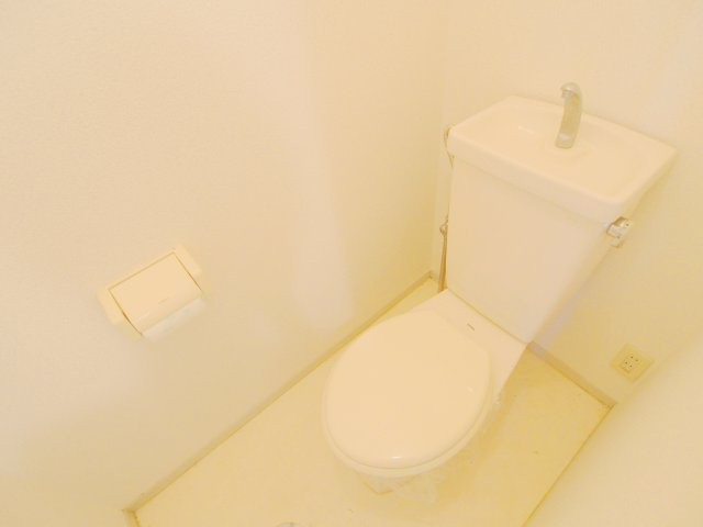 セジュール小屋浦　B棟のトイレ