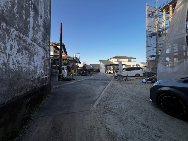 久留米市三潴町玉満　第8　3号棟の前面道路含む現地写真