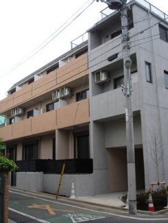 【外観】 | 鉄筋コンクリートのがっちりとした建物。