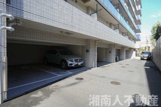 パレステージ片瀬江ノ島の駐車場