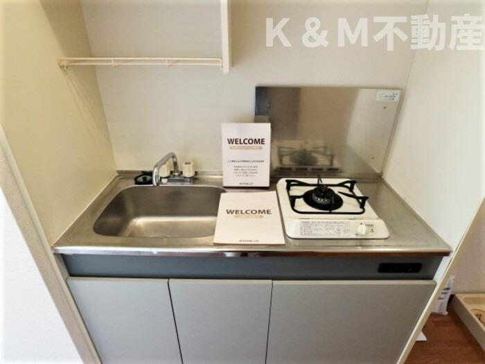 メールオフィスSKビルのキッチン|コンパクトなキッチンで掃除もラクラク