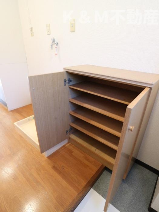 メールオフィスSKビルの玄関|落ち着いた玄関です