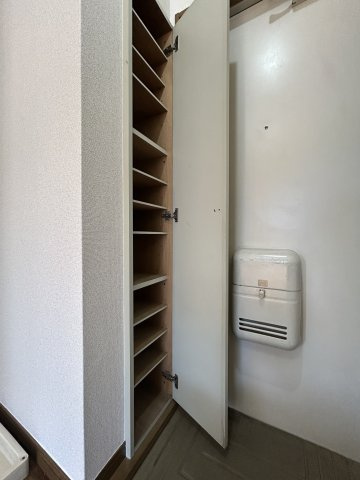 エステート秋山の玄関