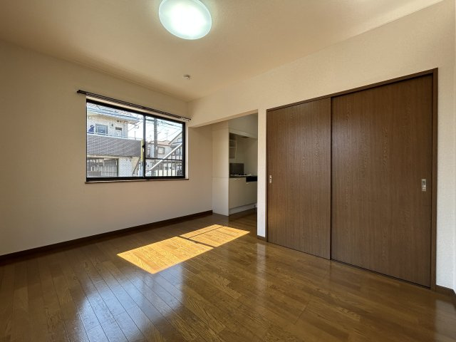 エステート秋山の洋室