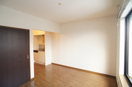 エステート秋山の居間・リビング