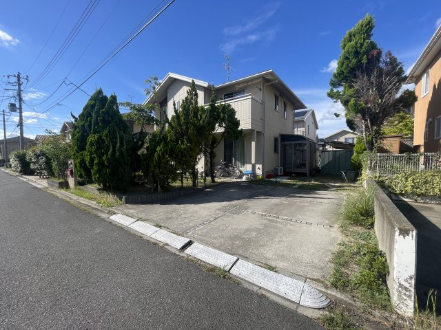中古戸建・中古住宅　郡山市安積町成田田向　オール電化　安積二小・安積二中の駐車場|カースペースは4台駐車可能（車種による）なので来客時にも安心♪