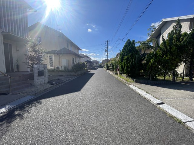 中古戸建・中古住宅　郡山市安積町成田田向　オール電化　安積二小・安積二中の前面道路含む現地写真|物件周辺は交通量も少なく落ち着きのある環境になります！