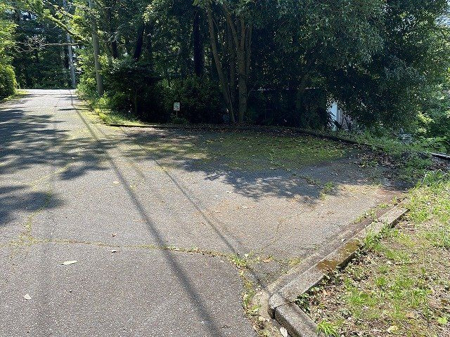 函南町　伊豆エメラルドタウンのその他|道路の広いスペース、こちらに駐車してご利用されていました。(駐車場はありません)