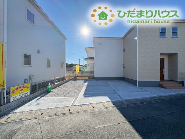 深谷市上柴町西第5　新築一戸建て　リーブルガーデン　01の前面道路含む現地写真