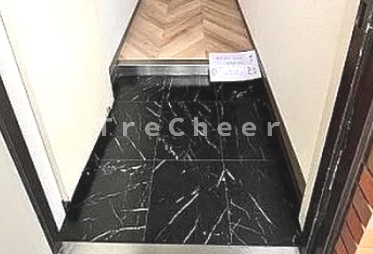 成増サンハイムの玄関