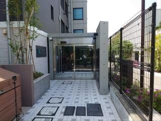 ウェルスクエアイズム下北沢EASTのエントランス