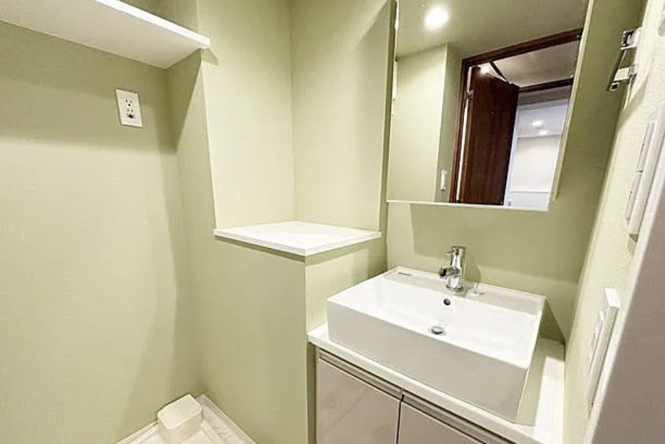 ウェルスクエアイズム下北沢EASTの洗面所