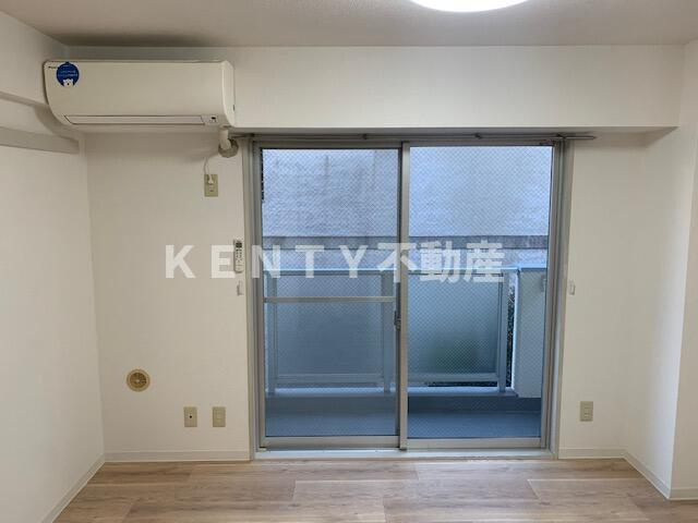 【居間・リビング】 | ウィスタリヤハイム | こちらの居間で趣味の時間をお楽しみください