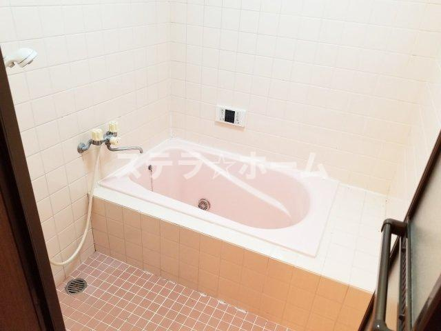 赤川3 中古戸建の浴室|ゆったり過ごせるお風呂です