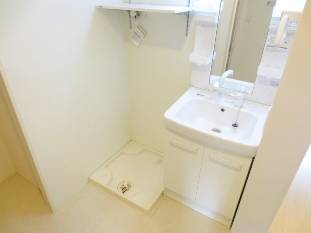Lucenteの洗面所|別号室の参考写真です。